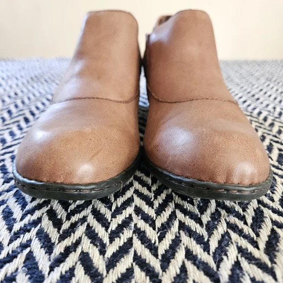 BORN 'Rissa' Handcrafted Footwear Tan Leather Short-Heeled Ankle Boots: Size 9 - Picture 8 of 12